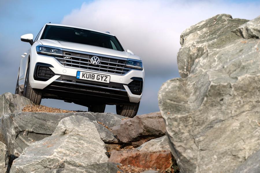  Volkswagen Touareg V6 TDI R-Line 2018 года  (UK) (фото 17 из 40)